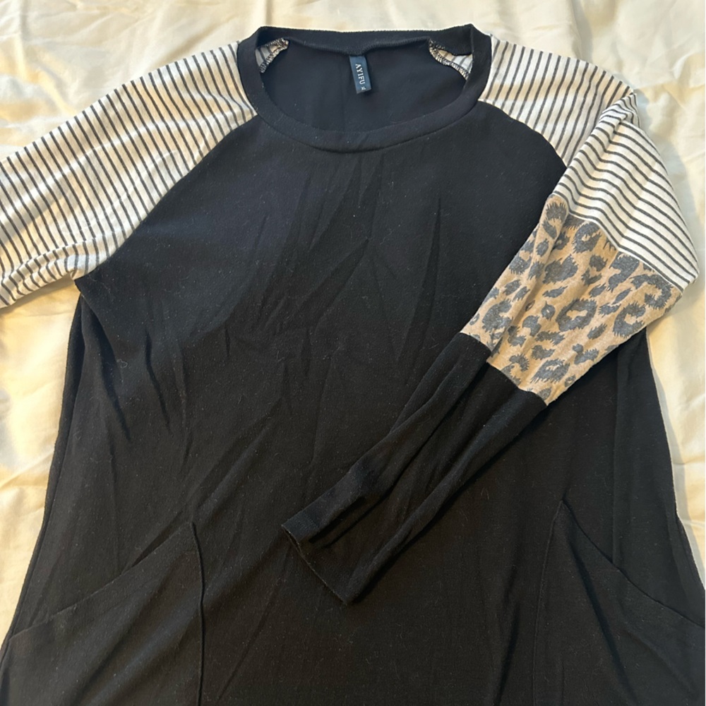 Long sleeve black/leopard shirt